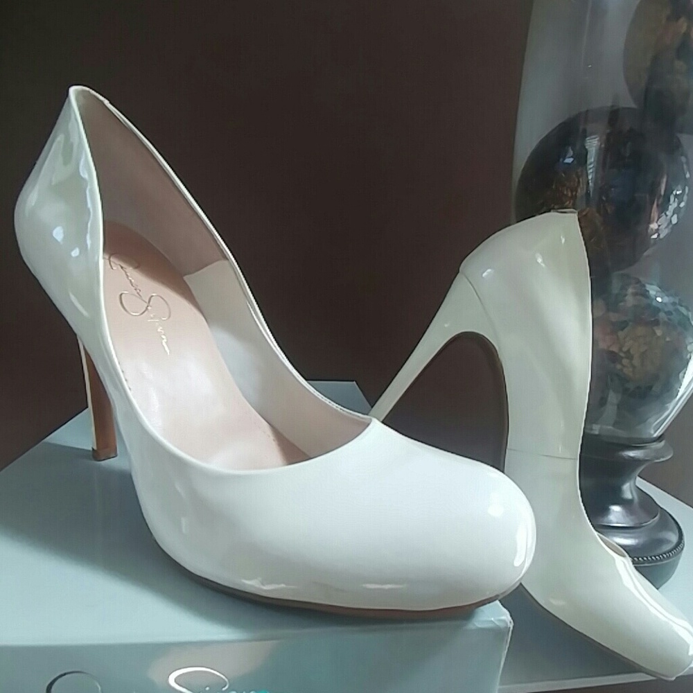 Off white paten leather pumps